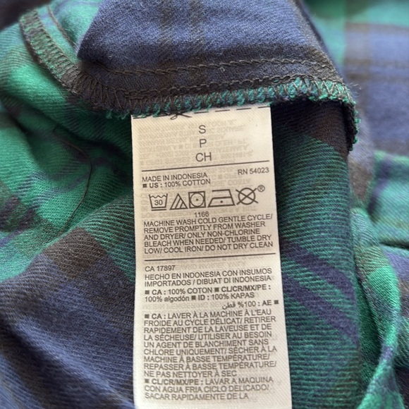 NWT PLAID BUTTON-UP - Picture 4 of 4